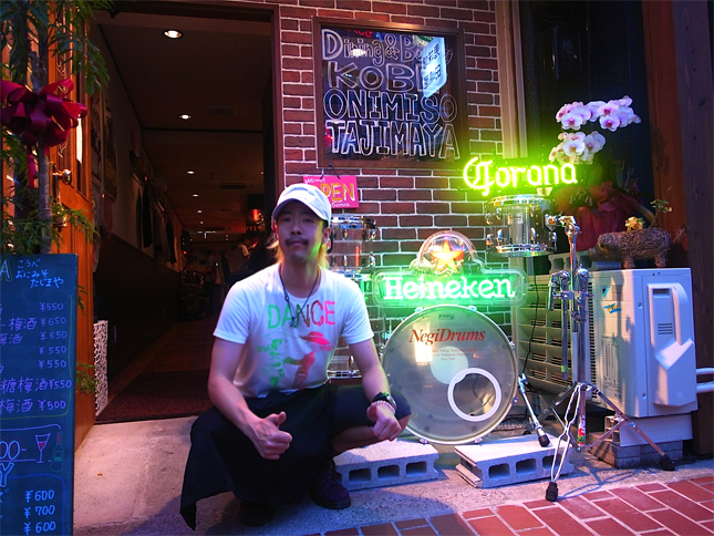 日本屈指のライブバンド『ガガガSP』のドラマー田嶋悟士が地元神戸で俺流居酒屋をプロデュース